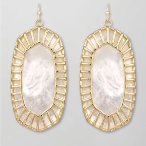 Kendra Scott ‘Delilah’ Earrings in Mother of pearl